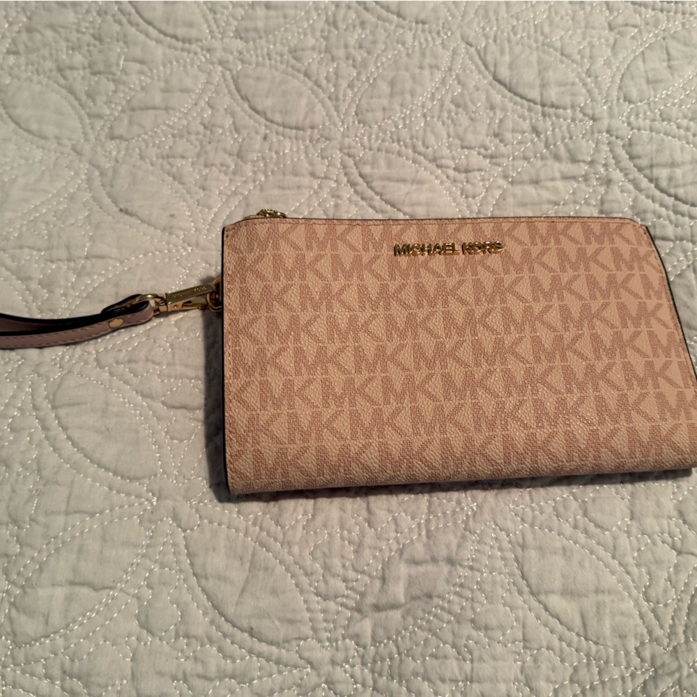 Micheal Kors Pink Wristlet Wallet